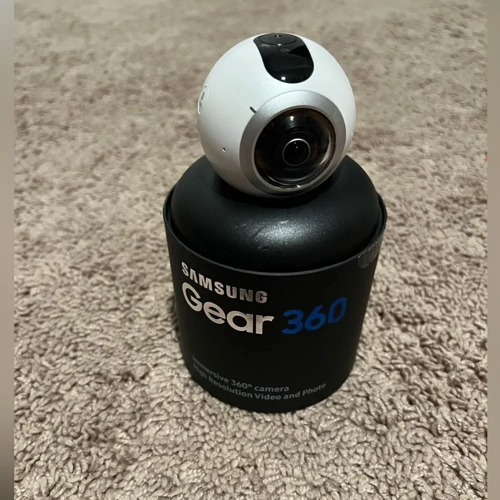 Samsung Gear 360 Real 360° High Resolution VR Camera